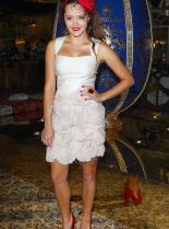 Rebecca Breeds photo