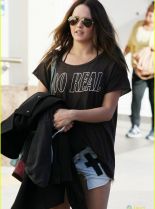 Rebecca Breeds photo