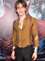 Reeve Carney