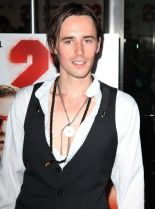 Reeve Carney