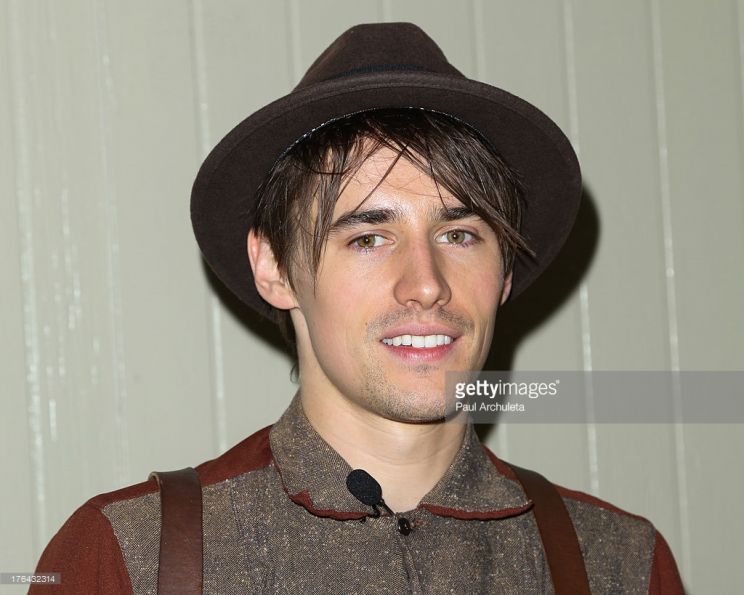 Reeve Carney