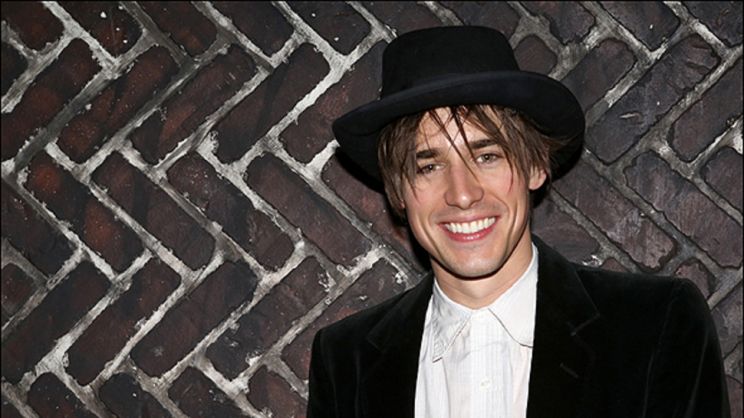 Reeve Carney