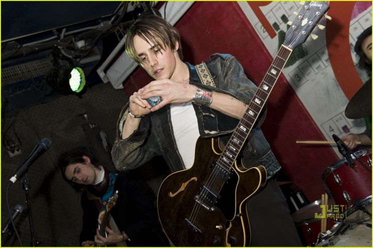 Reeve Carney