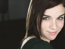 Renée Felice Smith