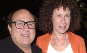 Rhea Perlman