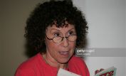 Rhea Perlman