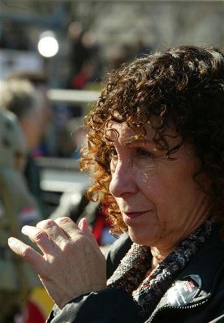 Rhea Perlman