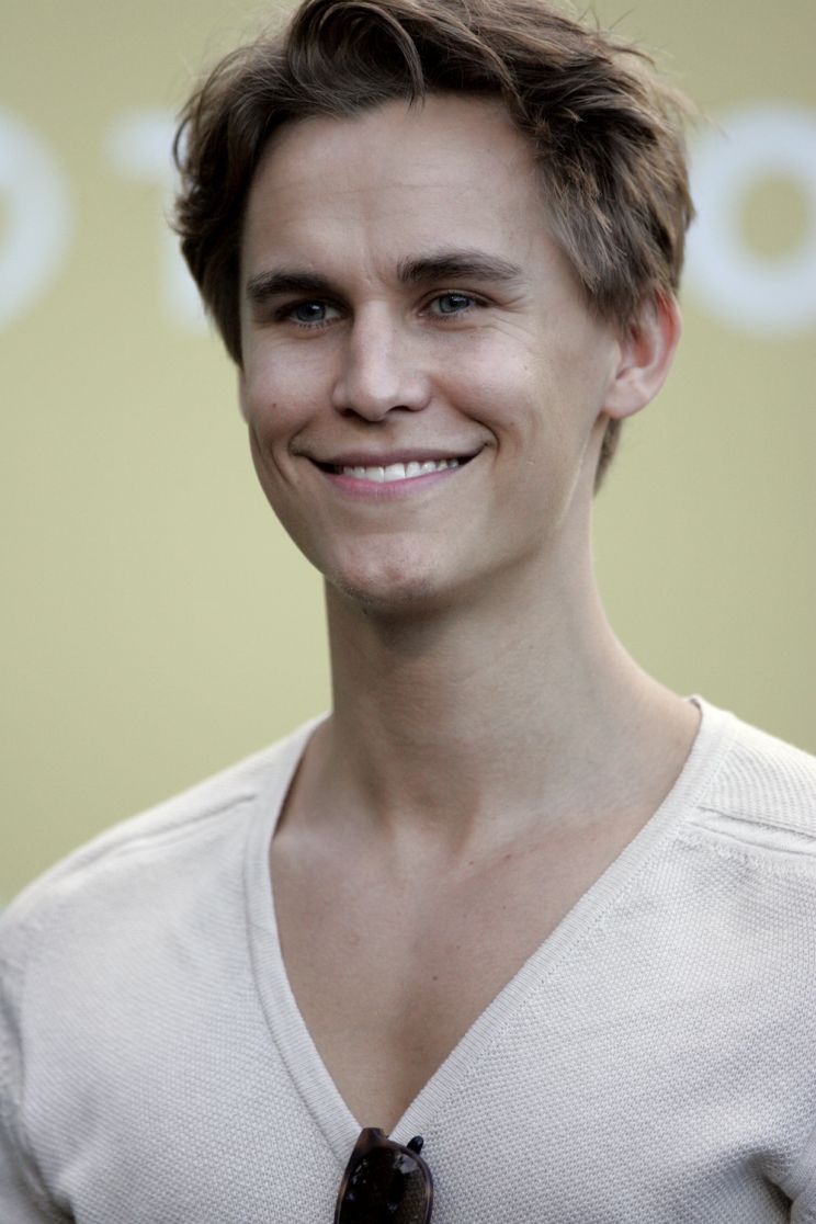 Rhys Wakefield