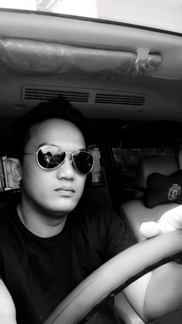 Riza Aziz