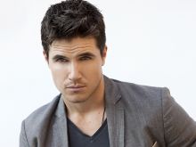 Robbie Amell