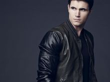 Robbie Amell