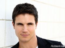 Robbie Amell