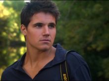 Robbie Amell