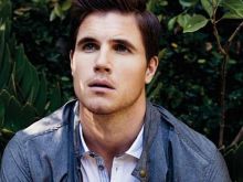 Robbie Amell