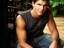 Robbie Amell