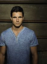 Robbie Amell