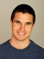 Robbie Amell