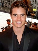 Robbie Amell