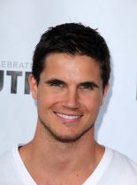 Robbie Amell