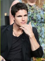 Robbie Amell