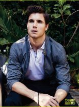 Robbie Amell