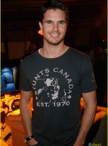 Robbie Amell