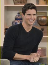 Robbie Amell