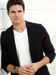 Robbie Amell