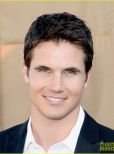 Robbie Amell