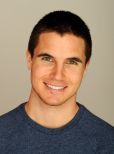 Robbie Amell