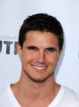 Robbie Amell