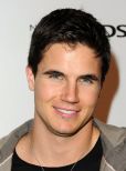 Robbie Amell