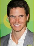 Robbie Amell