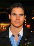 Robbie Amell