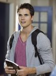 Robbie Amell