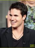 Robbie Amell