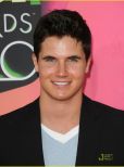 Robbie Amell