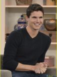 Robbie Amell