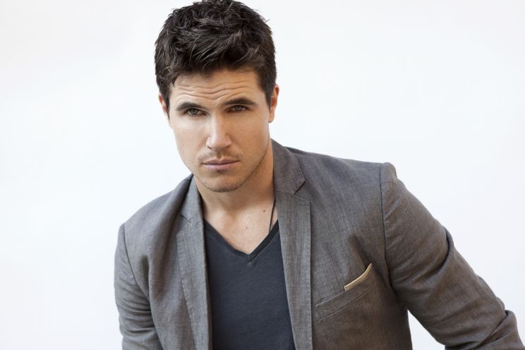 Robbie Amell