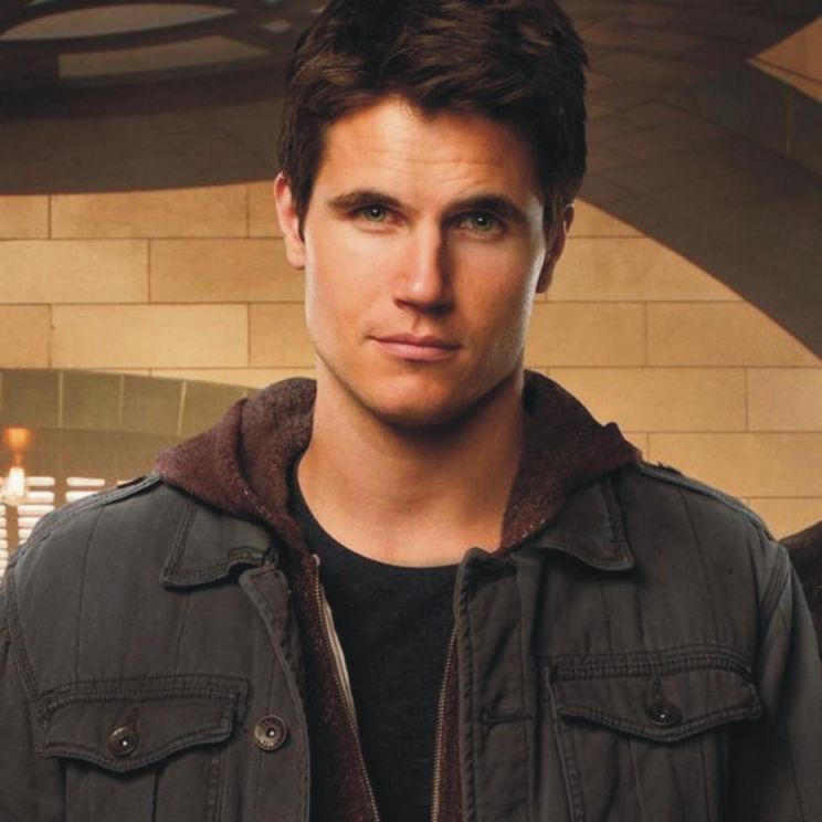 Robbie Amell