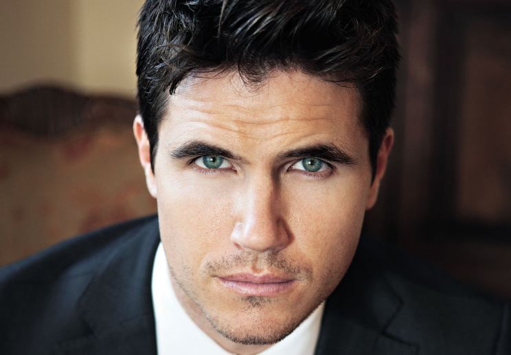 Robbie Amell