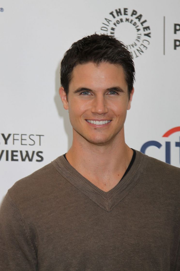 Robbie Amell