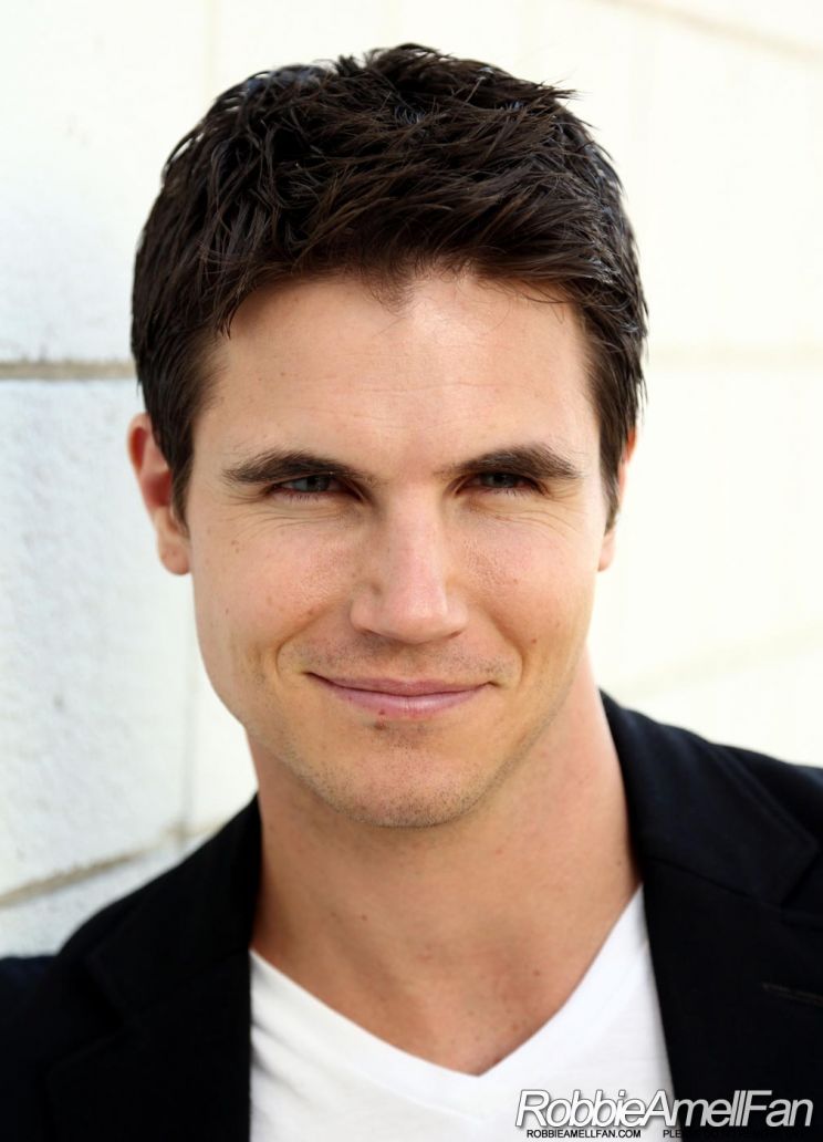 Robbie Amell