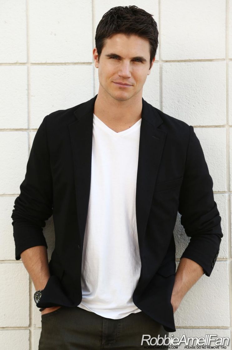 Robbie Amell