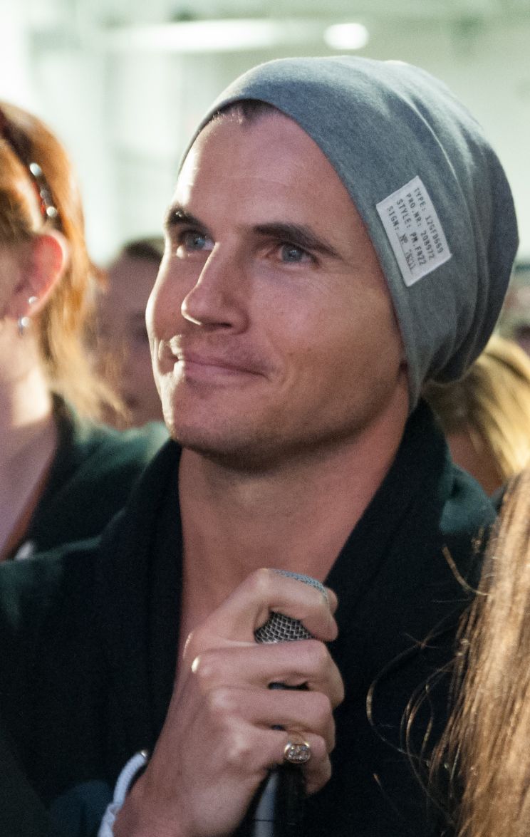 Robbie Amell