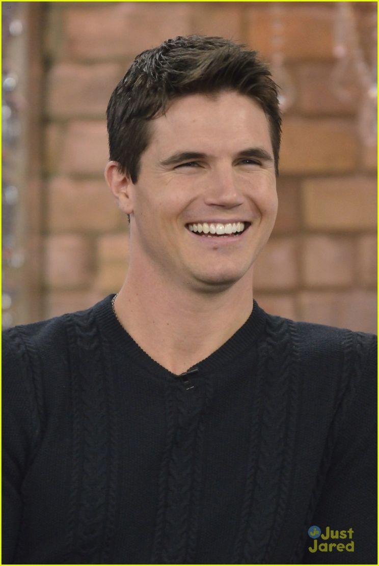 Robbie Amell