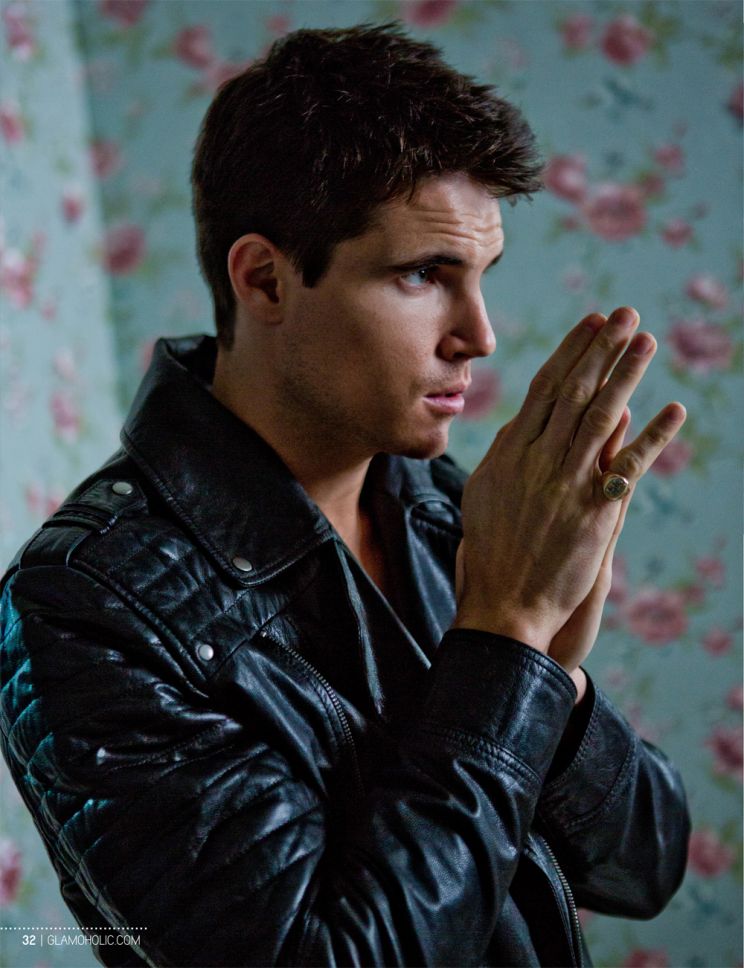 Robbie Amell