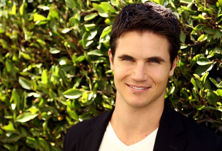 Robbie Amell