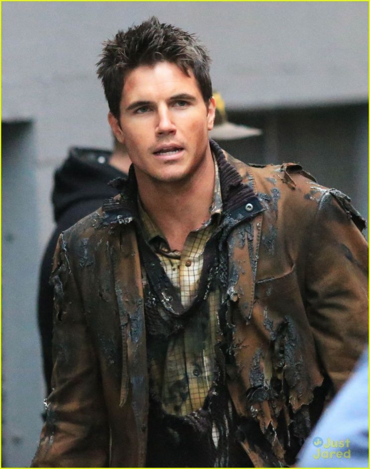 Robbie Amell