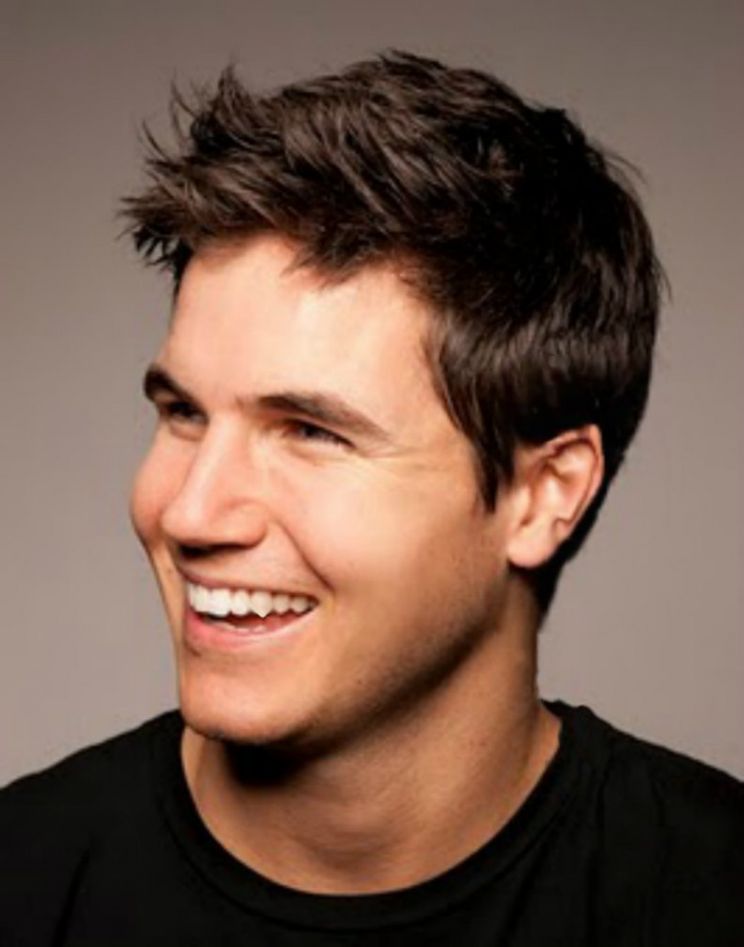 Robbie Amell